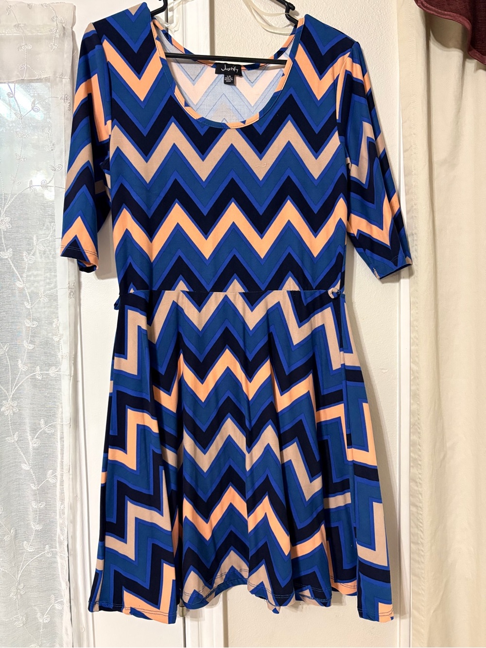 💚Justify Blue and Peach Chevron Midi Dress